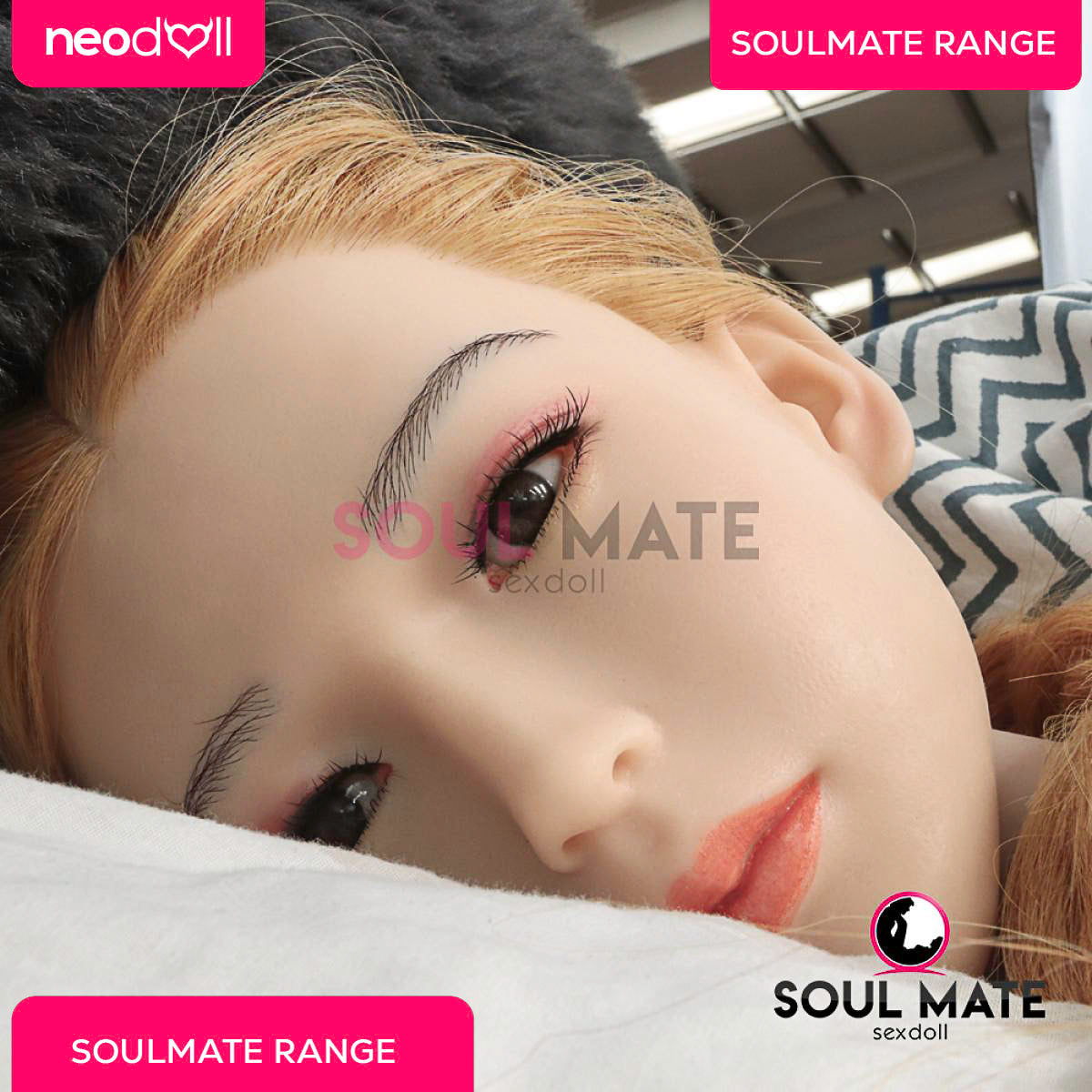 Soulmate Dolls - Daniela Cheveux Empilés Sur la Tête avec Torse de Poupée Sexuelle - Blanche