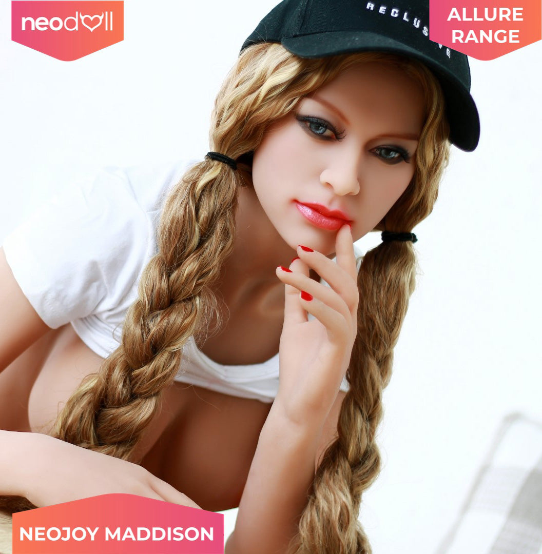 Neodoll Allure Maddison - Poupée de Sexe Réaliste - 161cm - Bronzer