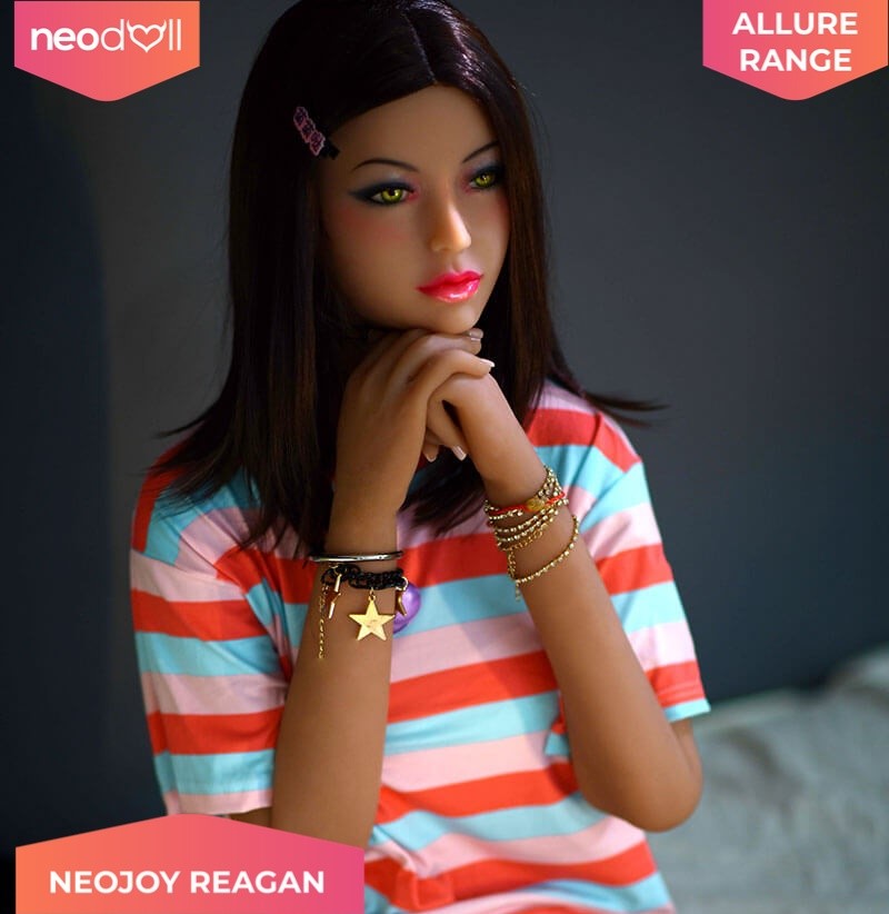 Neodoll Allure Reagan - Poupée de Sexe Réaliste - 158cm - Bronzer