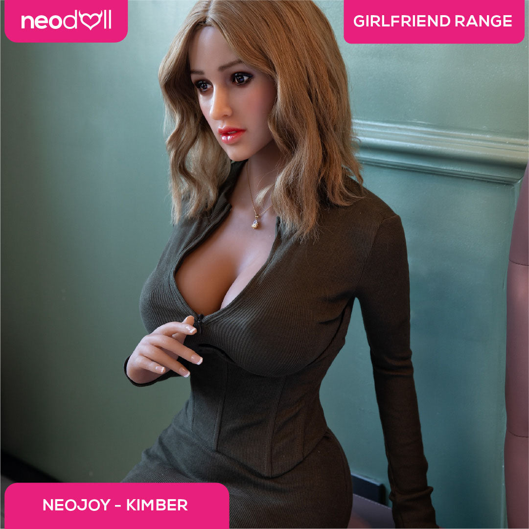 Neodoll Girlfriend Kimber - Poupée de Sexe Hybride en TPE Silicone - 158cm - Gel Sein - Bronzer