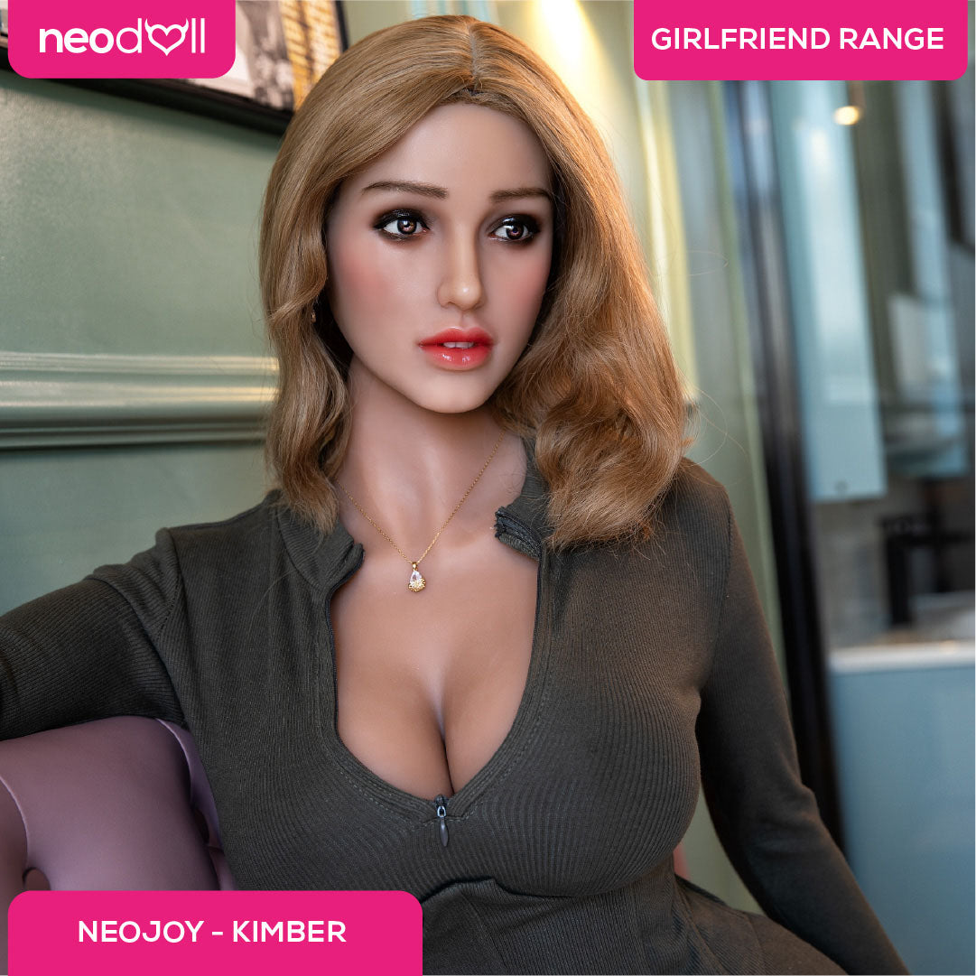 Neodoll Girlfriend Kimber - Poupée de Sexe Hybride en TPE Silicone - 158cm - Gel Sein - Bronzer