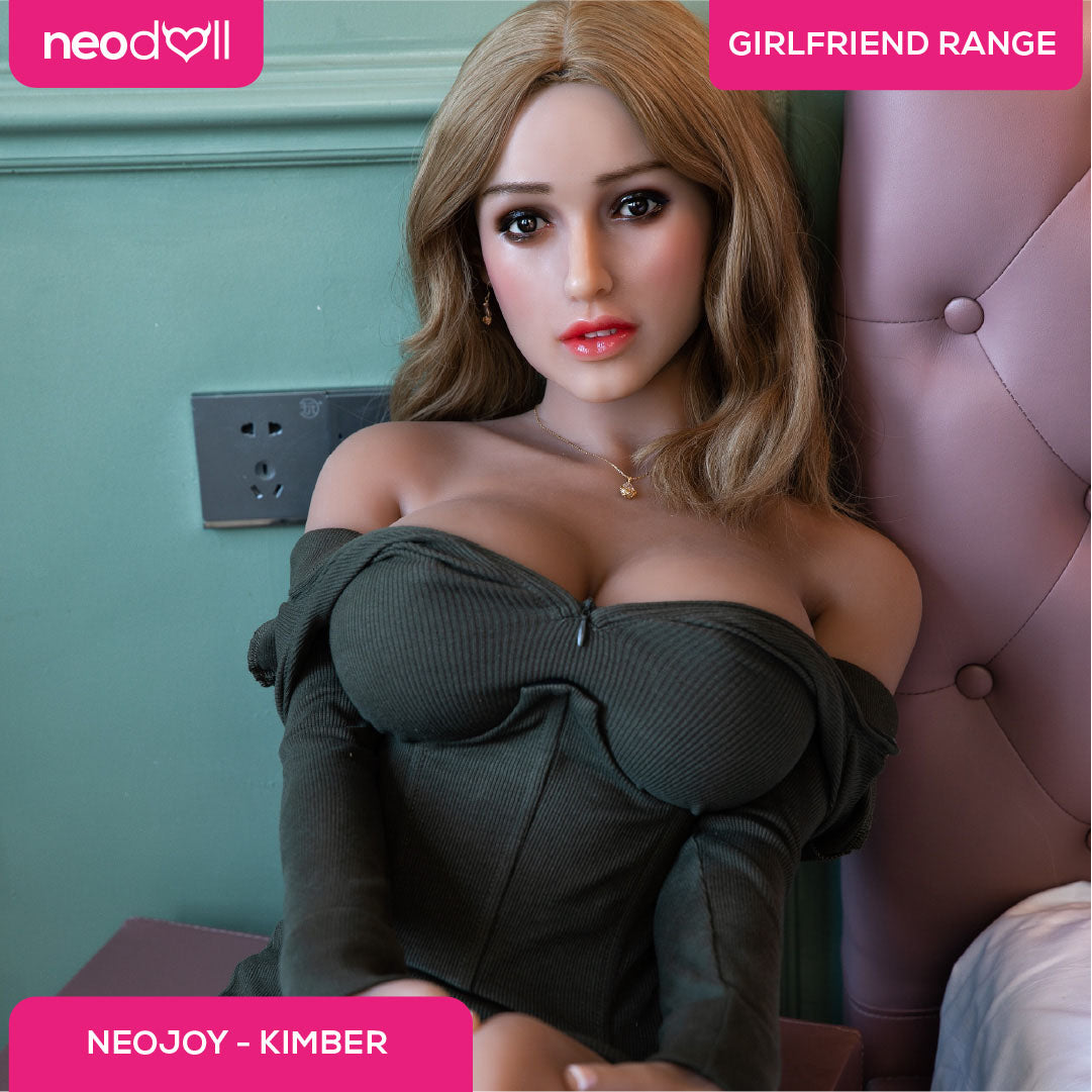 Neodoll Girlfriend Kimber - Poupée de Sexe Hybride en TPE Silicone - 158cm - Gel Sein - Bronzer